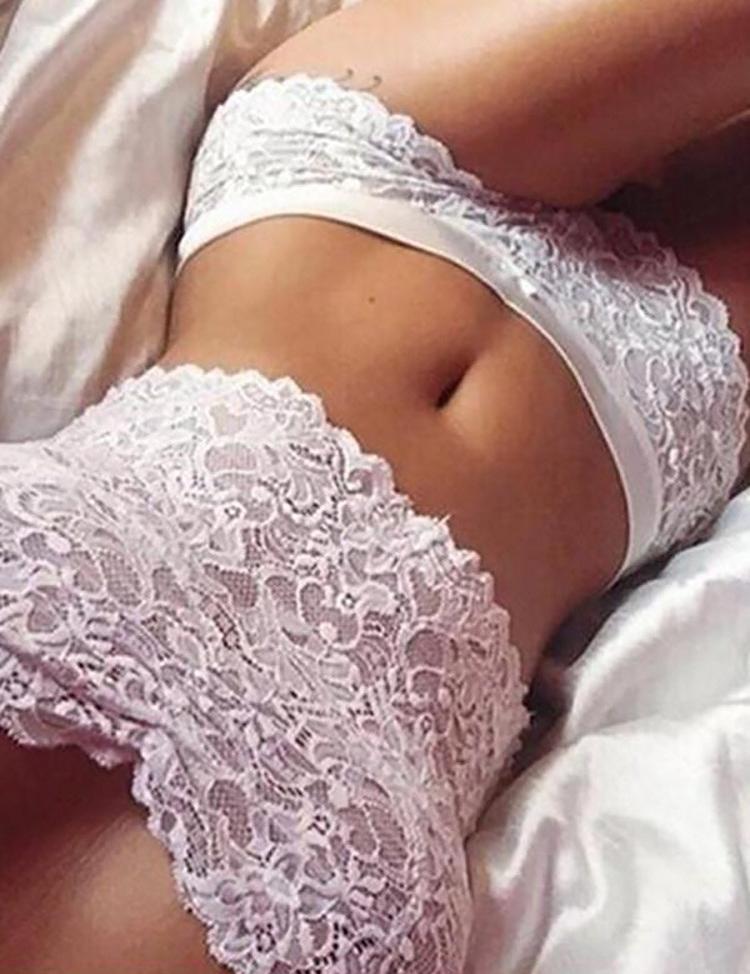 Floral Lace Bralette & Panty Set - Missbodybra